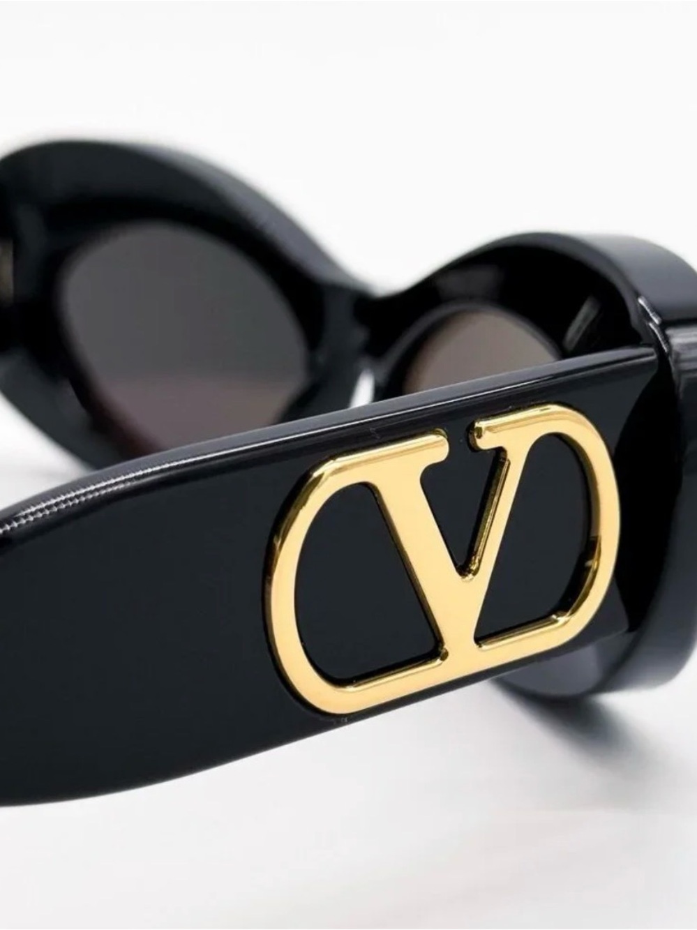 Valentino sunglasses Black with gold WITH FULL PACKAGE Model: VLS-178A - Picture 7 of 8